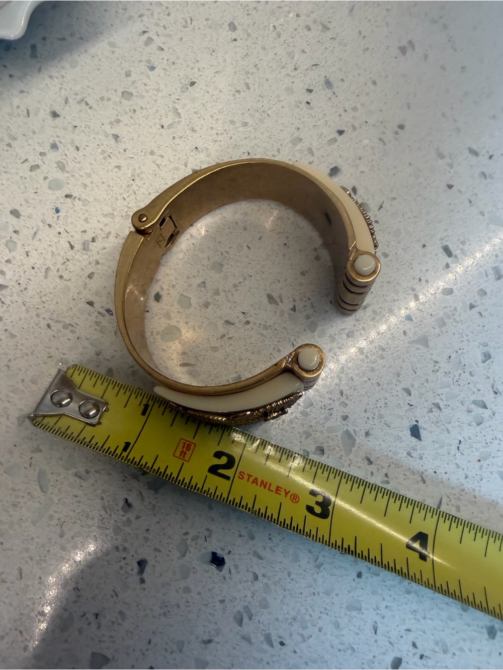 ACCEPTING OFFERS Vintage CAbi Sea Horse Motiff Cuff Gold & Ivory Tone - Picture 11 of 13